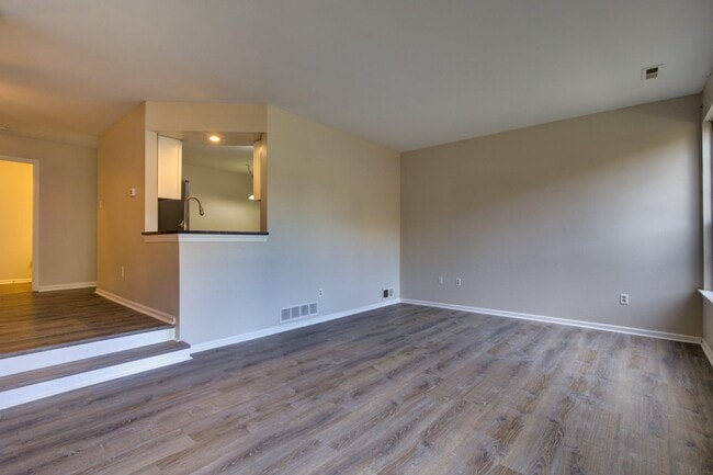 Building Photo - 1302 Foxmeadow Cir