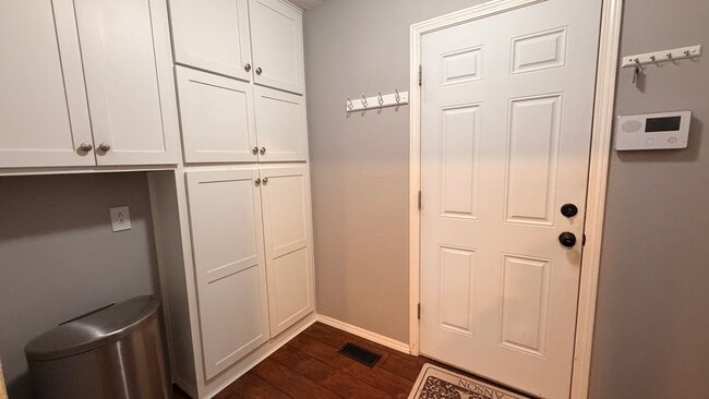 Building Photo - 209 E Cammack St