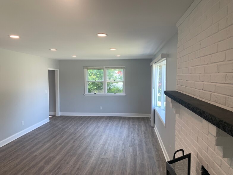 Living room leading to foyer - 150 S Lecato Ave