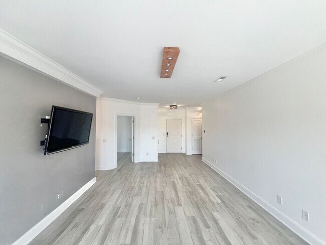 Building Photo - RENT SPECIAL! Mayfaire Townview 3rd floor ...