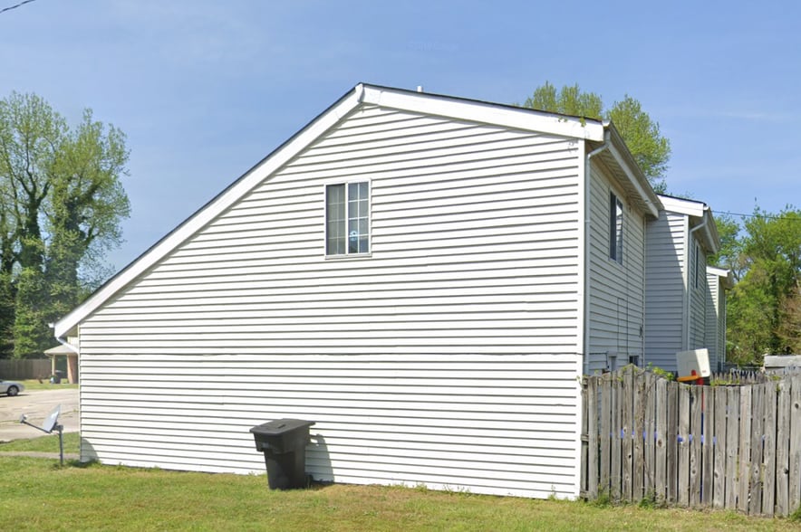 Building Photo - 4102 Greenwood Dr