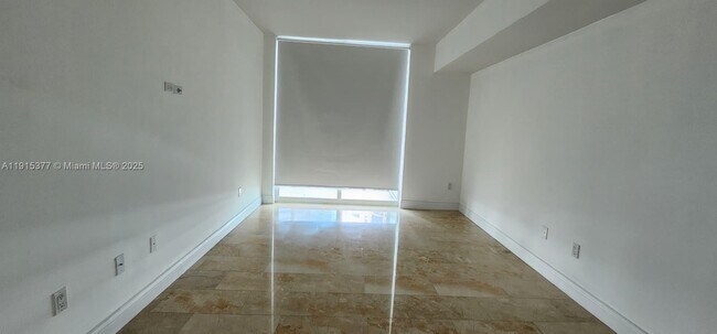 Building Photo - 218 SE 14th St