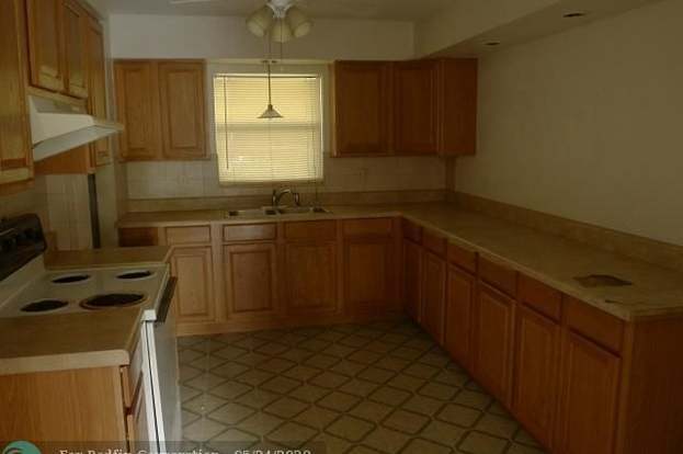 Building Photo - 1406 Arpeika St
