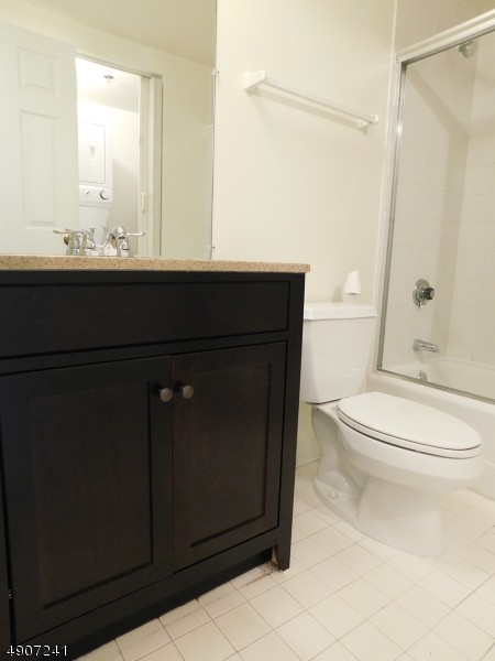 Building Photo - 300 Main St