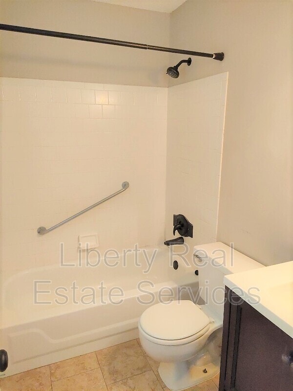 Building Photo - 734 Robin Hood Dr