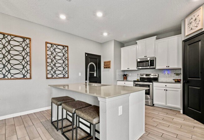 Building Photo - Gorgeous 4/ 2.5 Home in the Beautiful Lake Asbury Area of Clay County! $2,550.00