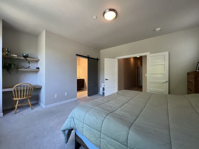 Building Photo - Spacious 2,511 Sq Ft Wilsonville Townhome with Vaulted Loft, Modern Kitchen & Attached Two-Car Ga...