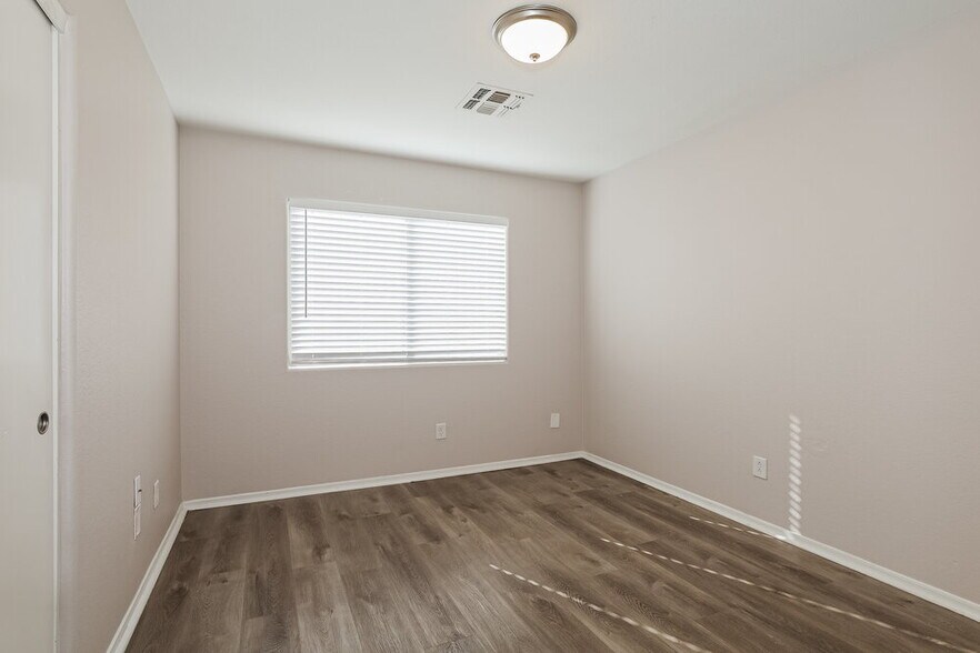 Building Photo - 13928 N 133rd Ln