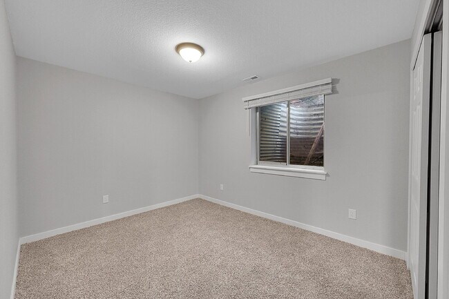 Building Photo - $2,495.00, 3 Bed, 2 bath located in Brighton.