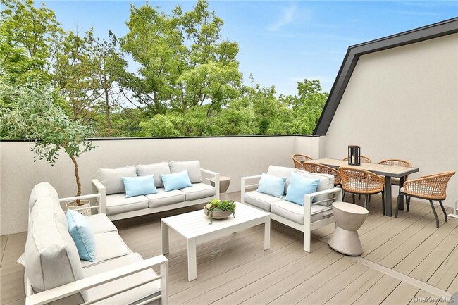 Building Photo - 162 Bedford Rd