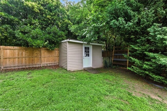 Building Photo - 707 Lipton Dr