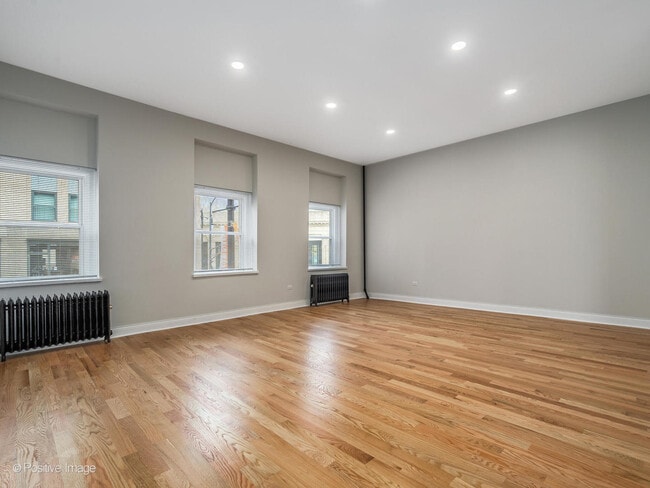 Building Photo - 2013 W North Ave