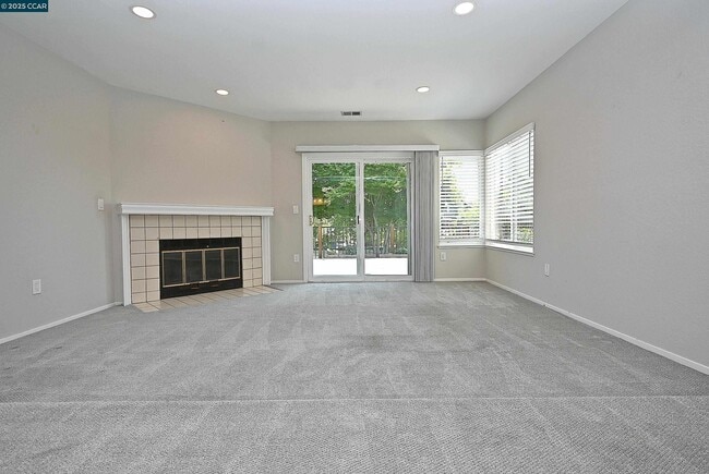 Building Photo - 27 Shepardson Ln
