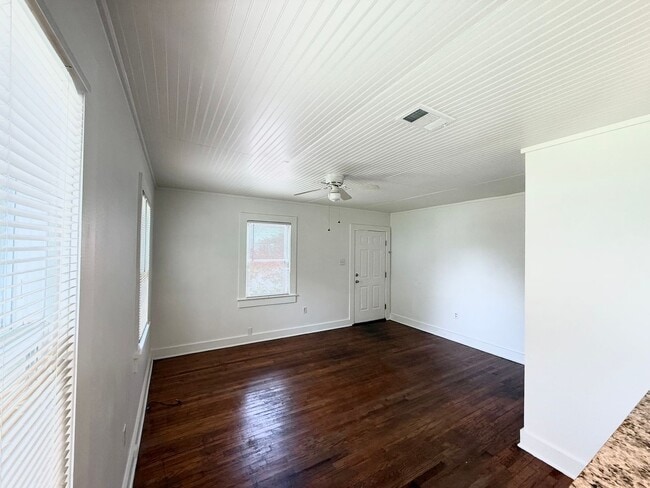 Building Photo - Charming 2 Bedroom 1 Bathroom Home for Rent!