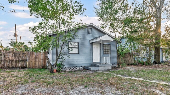 Building Photo - Charming 3bed/1bath Home in St Pete! Avail...