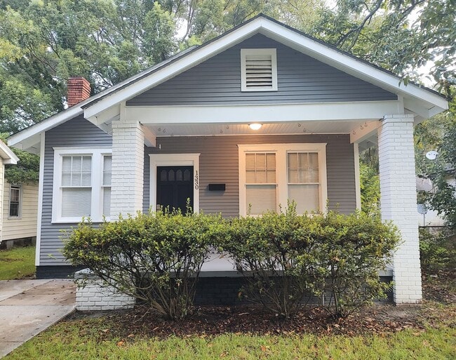 Building Photo - Large 2BR/1BA Downtown House Steps From Daffin Park