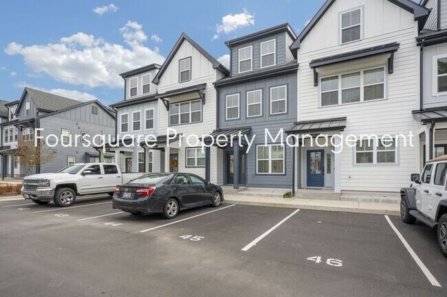 Building Photo - Modern 4-Bed / 3.5-Bath Townhome with Main Level Hard-Surface Floors , Back Patio – Easy Access t...