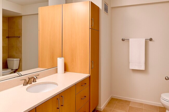 Building Photo - 9725 Woods Dr