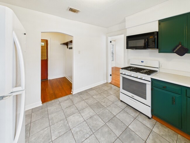 Building Photo - 1206 E 30th St