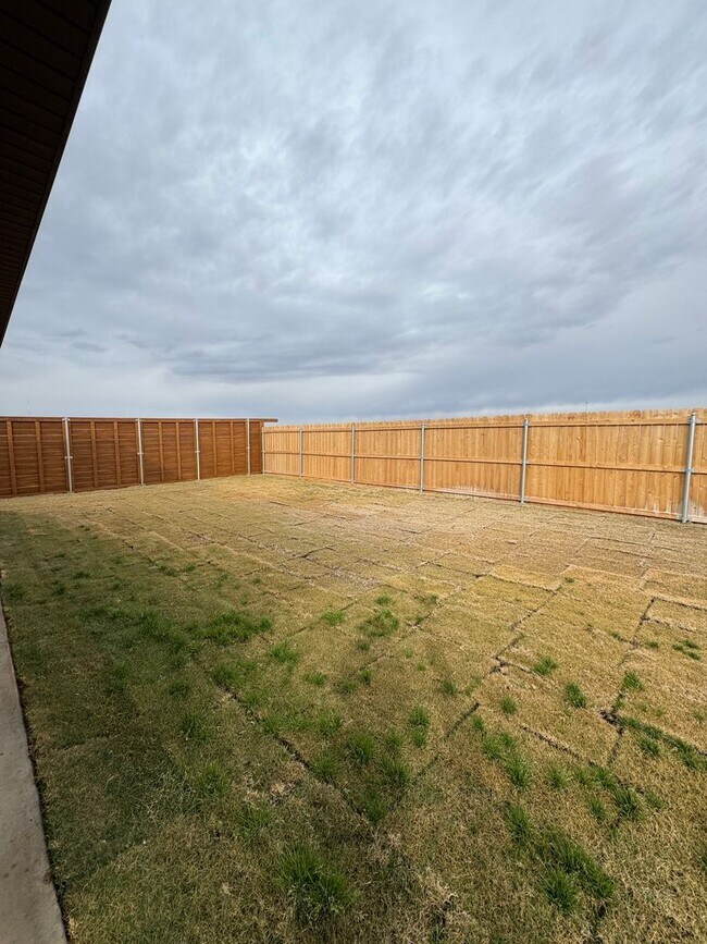 Building Photo - Fabulous Luxury Newer 2025 Build 3/2/2