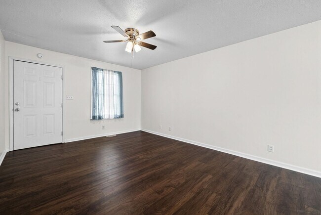 Building Photo - 3 Bedroom Pet Friendly Home For Rent!