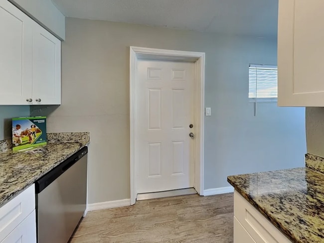 Building Photo - 4113 Lake Lawne Ave