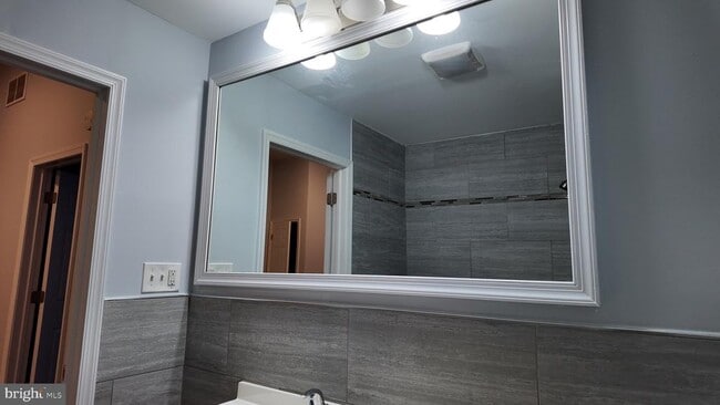 Building Photo - 105 S Morton Ave