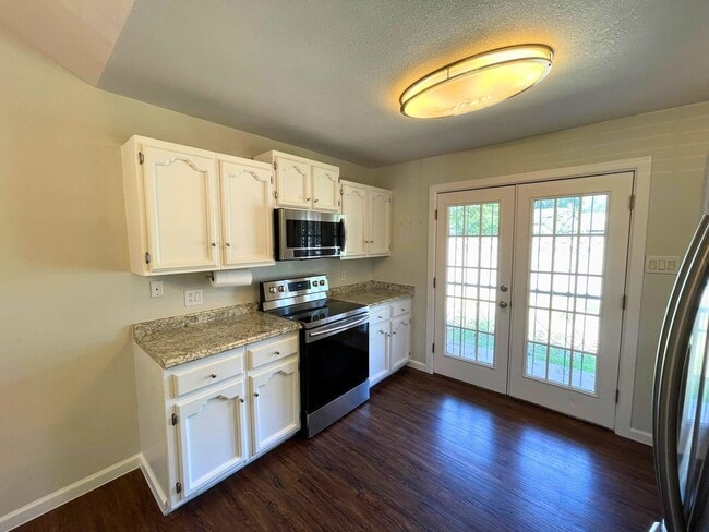 Building Photo - 306 Potranca Ct