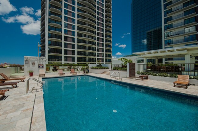 Building Photo - Harbor Square, Makai Building, 1 bedroom, ...