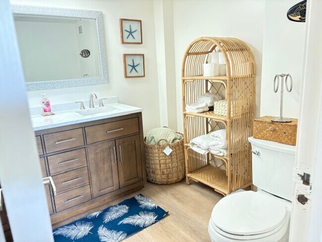 Building Photo - One Bedroom Makaha Valley Towers