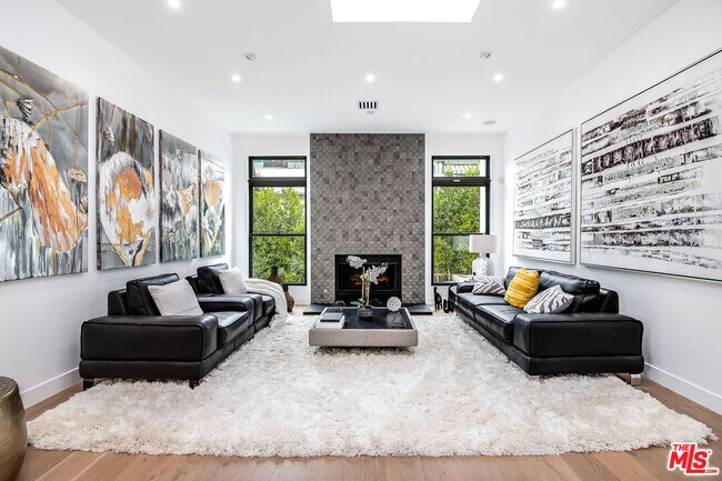 Building Photo - 13378 Contour Dr