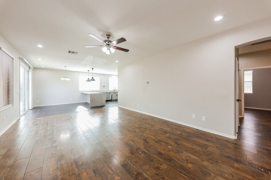 Building Photo - 9451 W Ross Ave