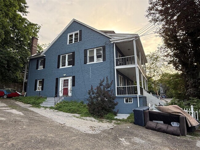 Building Photo - 364 Ashford Ave