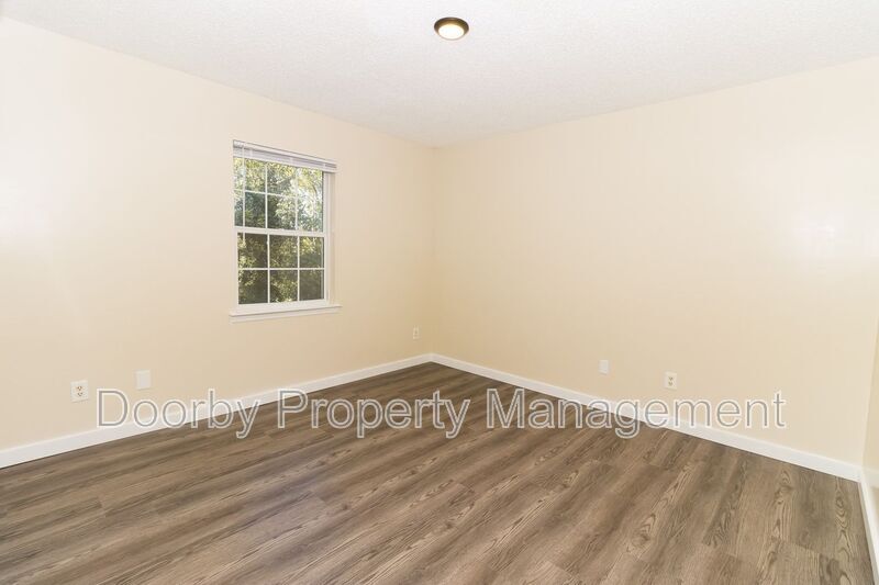 Building Photo - 2425 Ashmore Ave