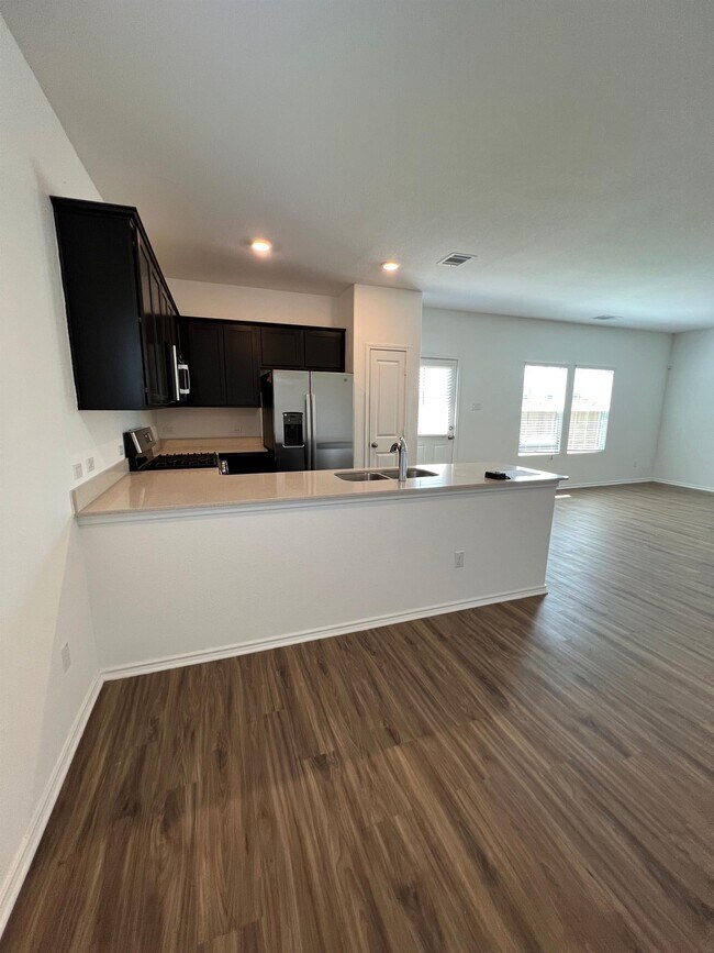 Building Photo - 300 Geode Glen