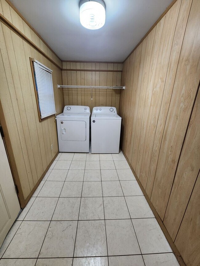 Building Photo - 1525 2nd St