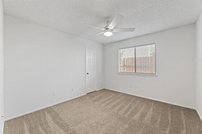 Building Photo - 2923 Norfolk Dr