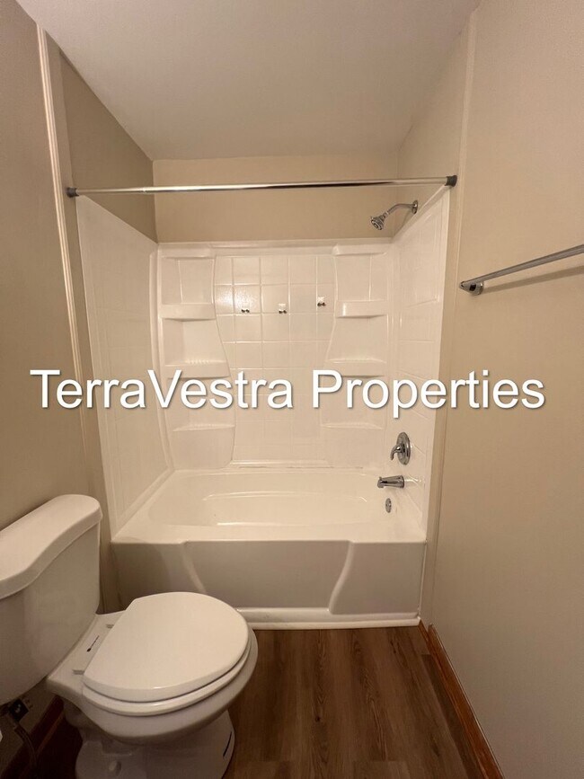 Building Photo - 1901 SE Blvd