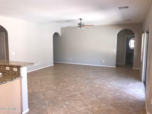 Building Photo - 3440 E Flower St