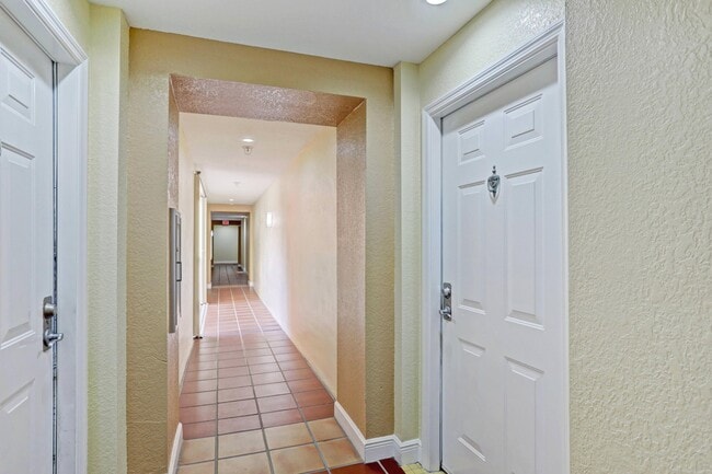 Building Photo - 630 S Sapodilla Ave