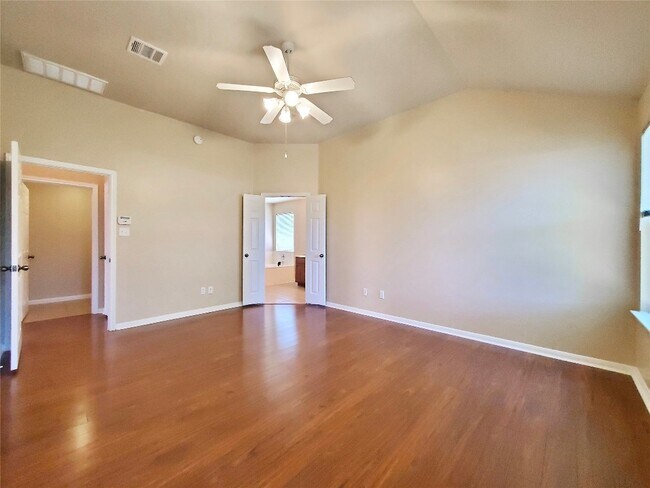 Building Photo - 491 Goldenrod St