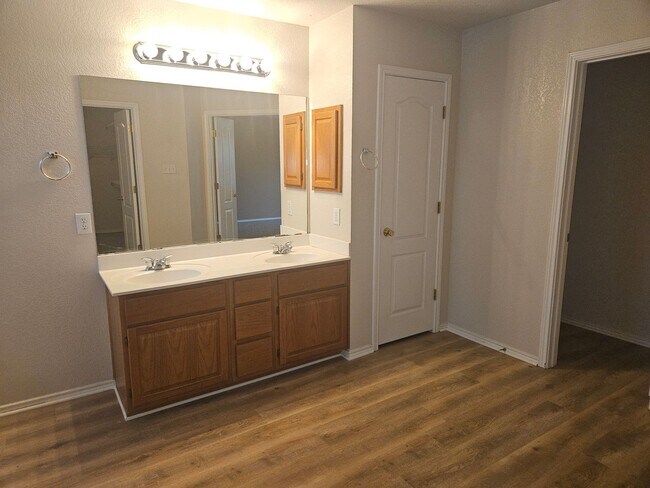 Building Photo - 3 Bedroom in Wildhorse Subdivision