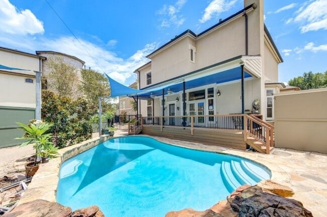 Building Photo - 122 Vieux Carre Dr