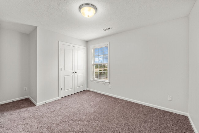 Building Photo - 597 Vinings Dr