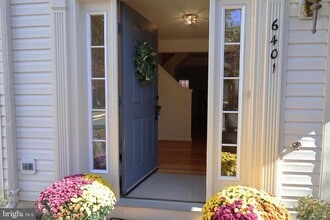 Building Photo - 6401 Lureta Ann Ln