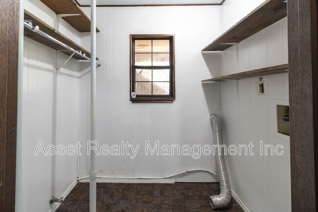 Building Photo - 1817 Sedgewick Dr