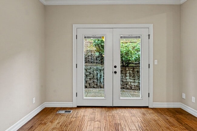 Building Photo - 4 bed, 2.5 bath Two-Story Home in West Salem