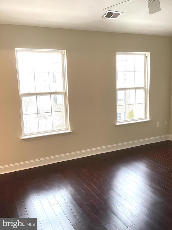 Building Photo - 23433 Clarksridge Rd