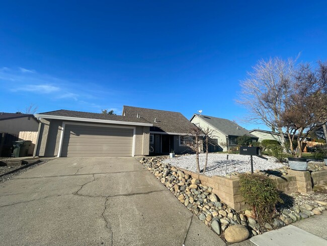 Building Photo - Newly Remodeled 5 Bedroom 3 Bath Home in C...