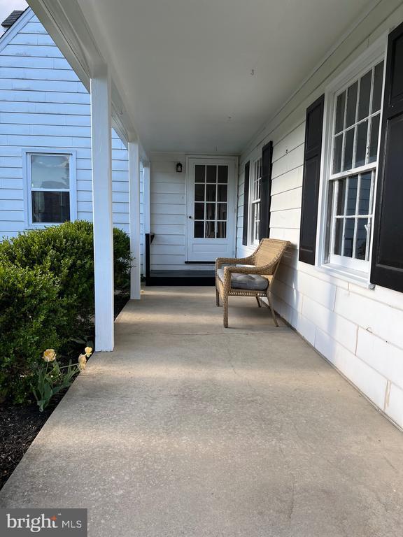 Building Photo - 650 Linden Cir